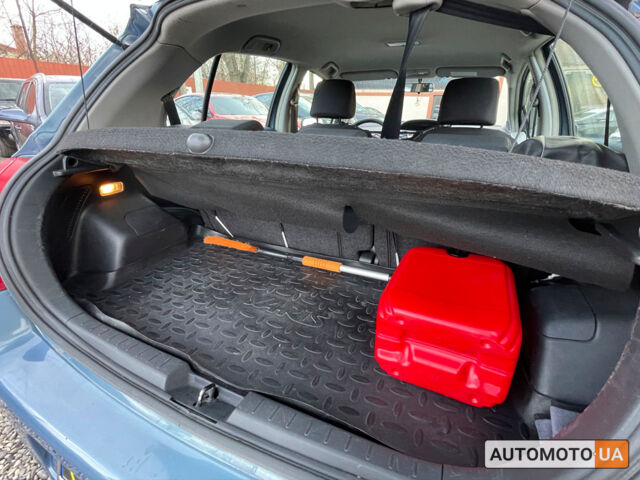 Синий Тойота Ярис, объемом двигателя 1 л и пробегом 212 тыс. км за 5400 $, фото 18 на Automoto.ua