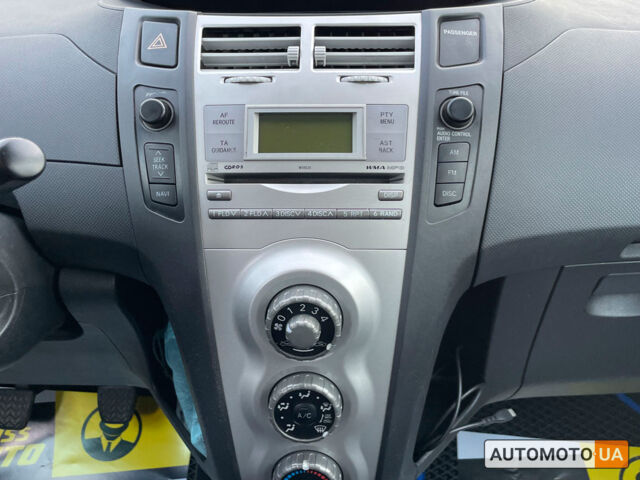 Синий Тойота Ярис, объемом двигателя 1 л и пробегом 212 тыс. км за 5400 $, фото 14 на Automoto.ua