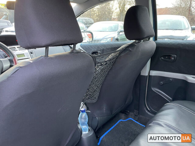 Синий Тойота Ярис, объемом двигателя 1 л и пробегом 212 тыс. км за 5400 $, фото 10 на Automoto.ua