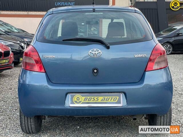 Синий Тойота Ярис, объемом двигателя 1 л и пробегом 212 тыс. км за 5400 $, фото 4 на Automoto.ua