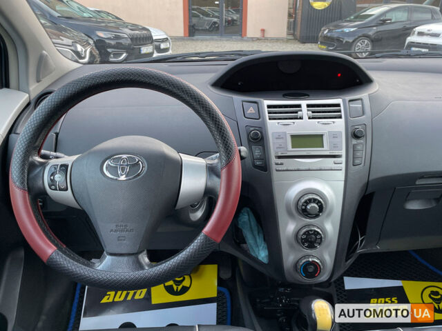 Синий Тойота Ярис, объемом двигателя 1 л и пробегом 212 тыс. км за 5400 $, фото 16 на Automoto.ua