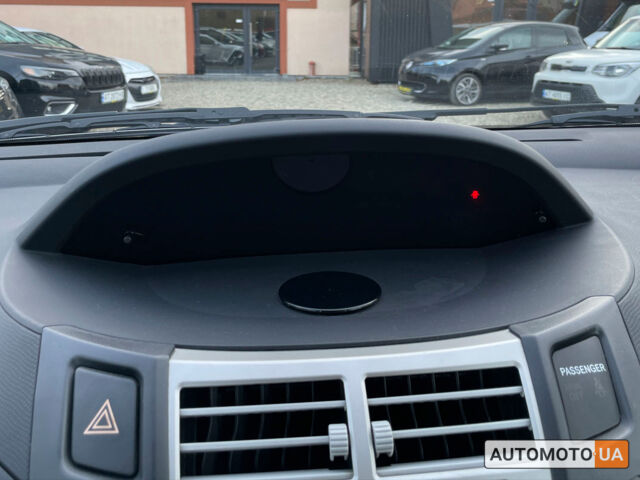 Синий Тойота Ярис, объемом двигателя 1 л и пробегом 212 тыс. км за 5400 $, фото 13 на Automoto.ua