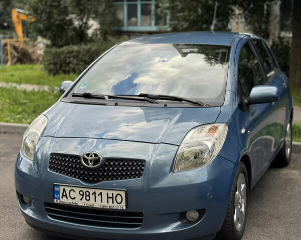 Синий Тойота Ярис, объемом двигателя 1.36 л и пробегом 235 тыс. км за 6800 $, фото 1 на Automoto.ua