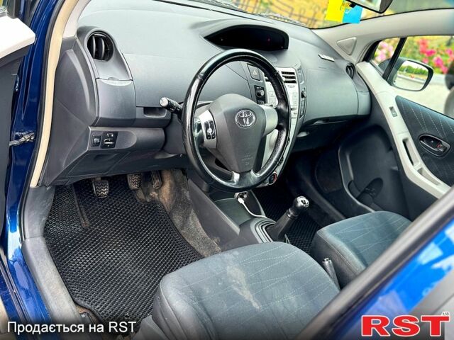 Тойота Яріс 2007 у Кам'янське (Дніпродзержинськ) на Automoto.ua Синій Тойота Яріс, об'ємом двигуна 1.4 л та пробігом 236 тис. км за 4300 $, фото 4 на Automoto.ua