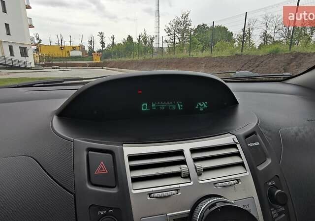 Синий Тойота Ярис, объемом двигателя 1.3 л и пробегом 145 тыс. км за 5200 $, фото 8 на Automoto.ua