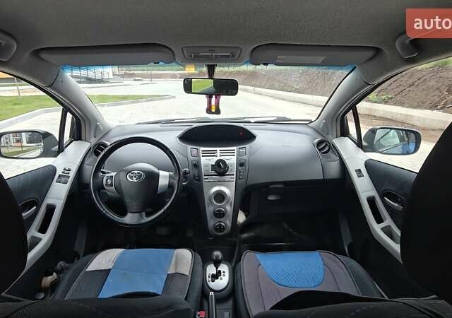 Синий Тойота Ярис, объемом двигателя 1.3 л и пробегом 145 тыс. км за 5200 $, фото 1 на Automoto.ua