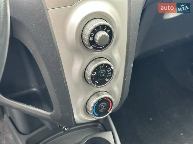 Тойота Ярис 2008 в Киеве на Automoto.ua Синий Тойота Ярис, объемом двигателя 1.3 л и пробегом 217 тыс. км за 5190 $, фото 20 на Automoto.ua