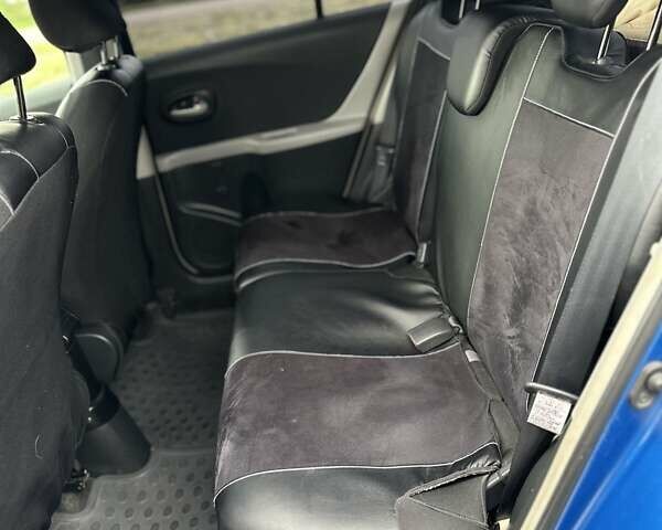 Синий Тойота Ярис, объемом двигателя 1.3 л и пробегом 256 тыс. км за 6000 $, фото 11 на Automoto.ua