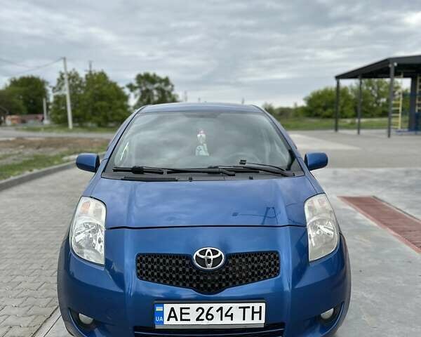 Синий Тойота Ярис, объемом двигателя 1.3 л и пробегом 256 тыс. км за 6000 $, фото 3 на Automoto.ua