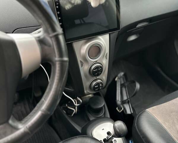 Синий Тойота Ярис, объемом двигателя 1.3 л и пробегом 256 тыс. км за 6500 $, фото 11 на Automoto.ua
