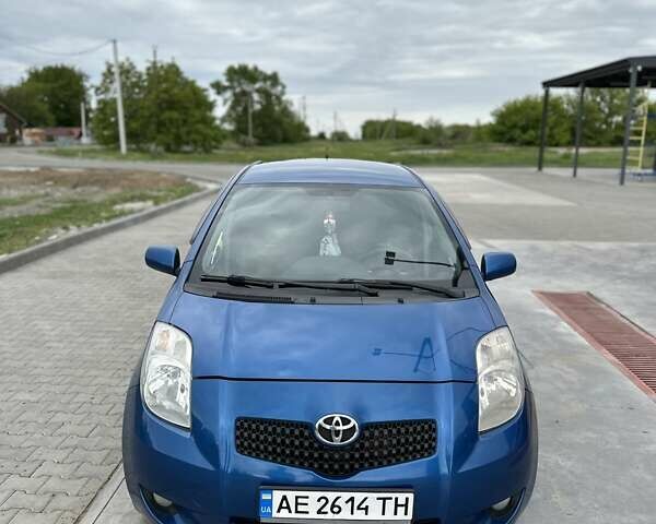 Синий Тойота Ярис, объемом двигателя 1.3 л и пробегом 256 тыс. км за 6000 $, фото 2 на Automoto.ua