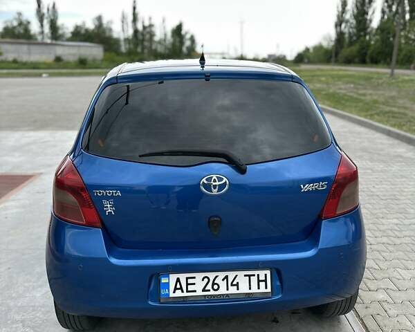 Синий Тойота Ярис, объемом двигателя 1.3 л и пробегом 256 тыс. км за 6000 $, фото 4 на Automoto.ua