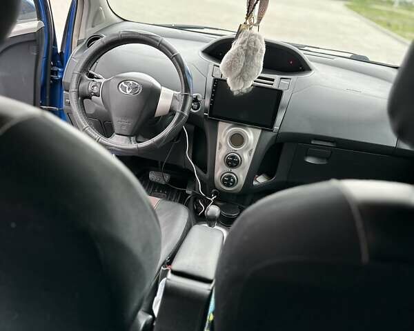 Синий Тойота Ярис, объемом двигателя 1.3 л и пробегом 256 тыс. км за 6000 $, фото 13 на Automoto.ua