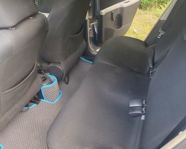 Синий Тойота Ярис, объемом двигателя 1 л и пробегом 166 тыс. км за 3900 $, фото 24 на Automoto.ua