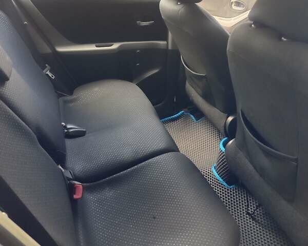 Синий Тойота Ярис, объемом двигателя 1 л и пробегом 166 тыс. км за 3900 $, фото 12 на Automoto.ua