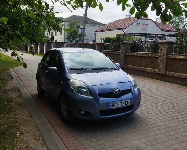 Синий Тойота Ярис, объемом двигателя 1 л и пробегом 166 тыс. км за 3900 $, фото 5 на Automoto.ua