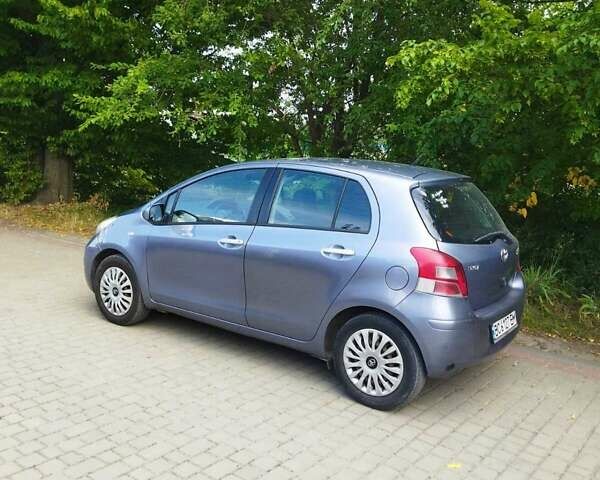 Синий Тойота Ярис, объемом двигателя 1 л и пробегом 166 тыс. км за 3900 $, фото 1 на Automoto.ua