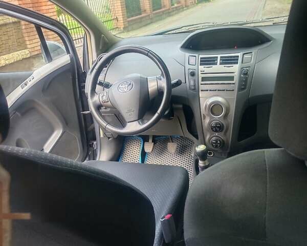 Синий Тойота Ярис, объемом двигателя 1 л и пробегом 166 тыс. км за 3900 $, фото 16 на Automoto.ua