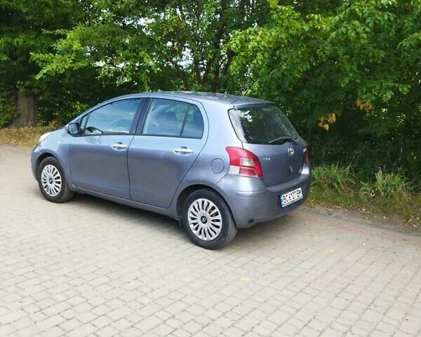 Синий Тойота Ярис, объемом двигателя 1 л и пробегом 166 тыс. км за 3900 $, фото 2 на Automoto.ua