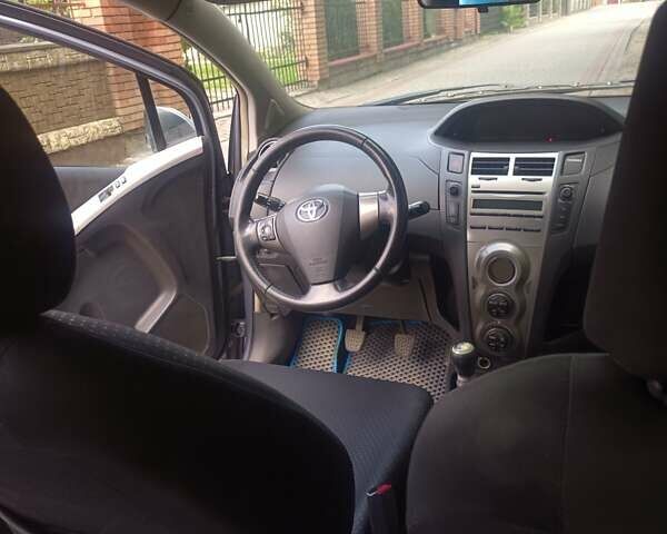 Синий Тойота Ярис, объемом двигателя 1 л и пробегом 166 тыс. км за 3900 $, фото 13 на Automoto.ua