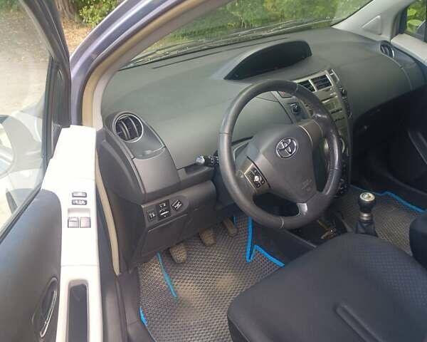 Синий Тойота Ярис, объемом двигателя 1 л и пробегом 166 тыс. км за 3900 $, фото 19 на Automoto.ua