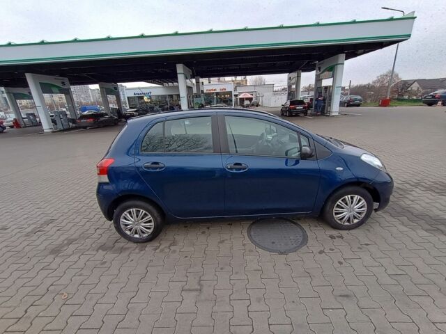 Синий Тойота Ярис, объемом двигателя 1 л и пробегом 3 тыс. км за 6000 $, фото 2 на Automoto.ua