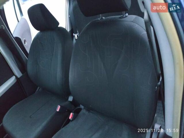 Синий Тойота Ярис, объемом двигателя 0 л и пробегом 195 тыс. км за 4999 $, фото 21 на Automoto.ua