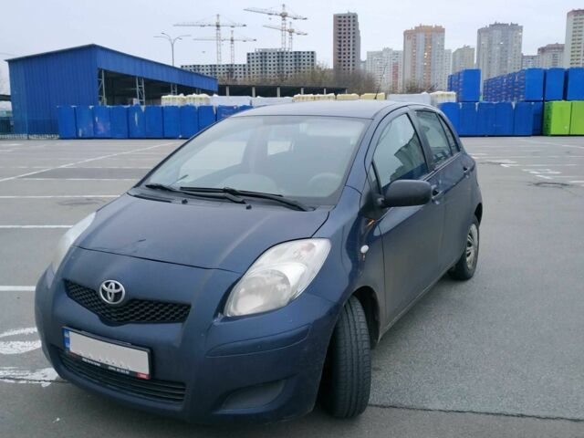 Синій Тойота Яріс, об'ємом двигуна 1 л та пробігом 195 тис. км за 4999 $, фото 1 на Automoto.ua