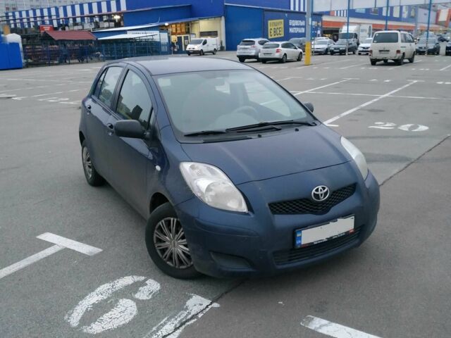 Синій Тойота Яріс, об'ємом двигуна 1 л та пробігом 195 тис. км за 4999 $, фото 2 на Automoto.ua