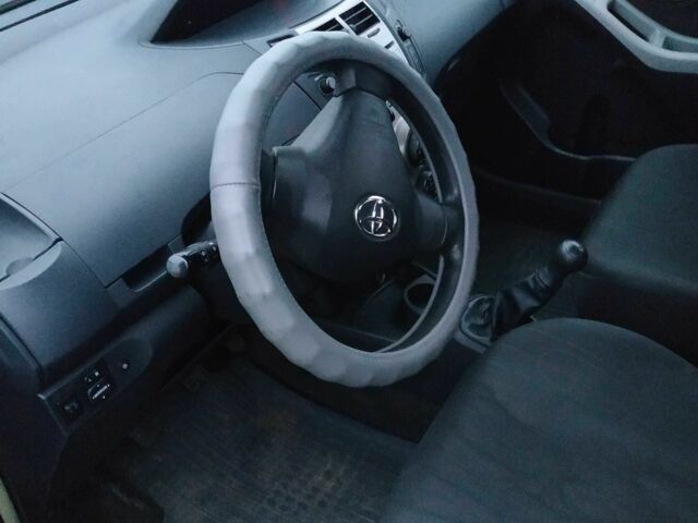 Синій Тойота Яріс, об'ємом двигуна 1 л та пробігом 195 тис. км за 4999 $, фото 13 на Automoto.ua