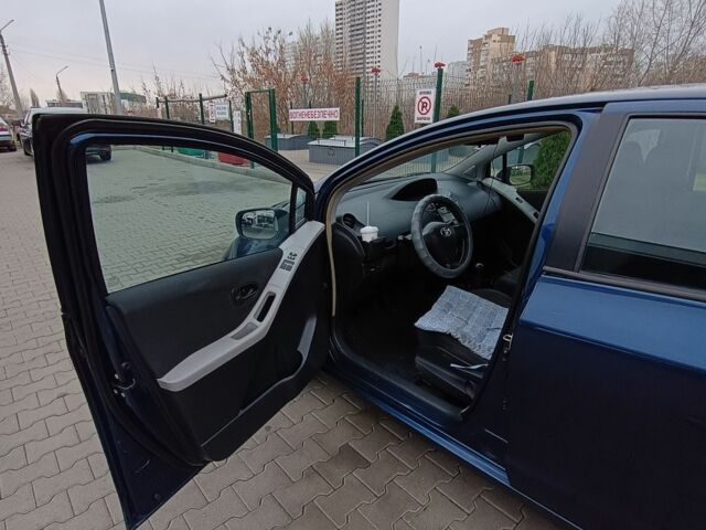 Синий Тойота Ярис, объемом двигателя 1 л и пробегом 3 тыс. км за 6000 $, фото 3 на Automoto.ua