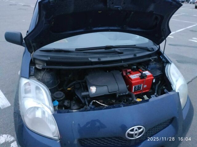 Синій Тойота Яріс, об'ємом двигуна 1 л та пробігом 195 тис. км за 4999 $, фото 23 на Automoto.ua