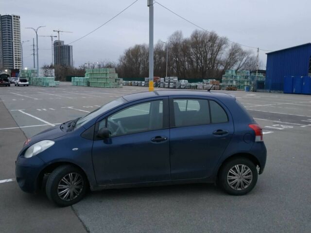 Синій Тойота Яріс, об'ємом двигуна 1 л та пробігом 195 тис. км за 4999 $, фото 10 на Automoto.ua