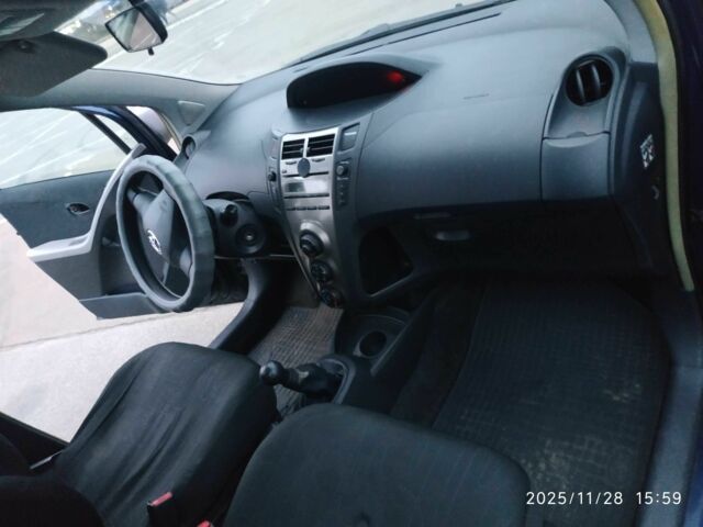 Синій Тойота Яріс, об'ємом двигуна 1 л та пробігом 195 тис. км за 4999 $, фото 15 на Automoto.ua