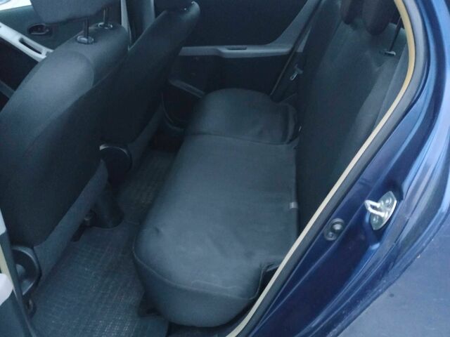 Синій Тойота Яріс, об'ємом двигуна 1 л та пробігом 195 тис. км за 4999 $, фото 11 на Automoto.ua