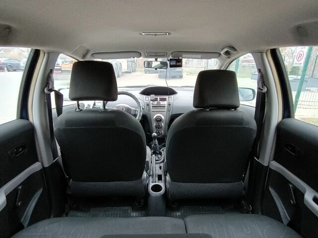 Синий Тойота Ярис, объемом двигателя 1 л и пробегом 3 тыс. км за 6000 $, фото 5 на Automoto.ua