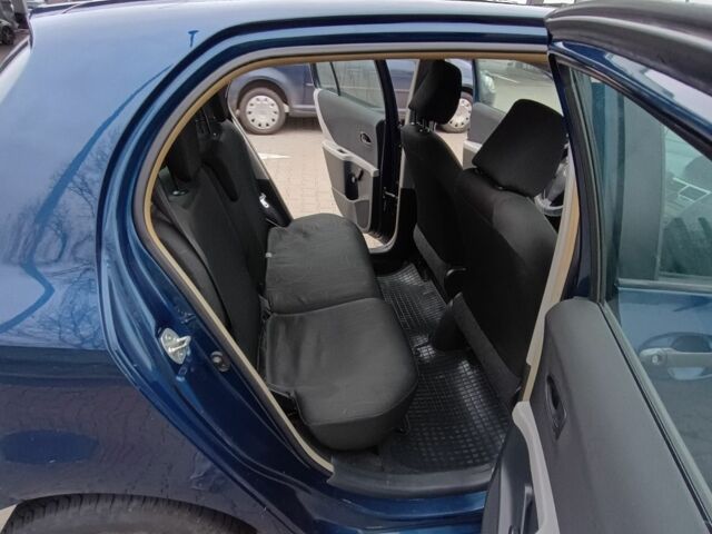 Синий Тойота Ярис, объемом двигателя 1 л и пробегом 3 тыс. км за 6000 $, фото 4 на Automoto.ua