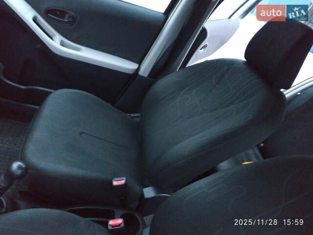 Синий Тойота Ярис, объемом двигателя 0 л и пробегом 195 тыс. км за 4999 $, фото 27 на Automoto.ua