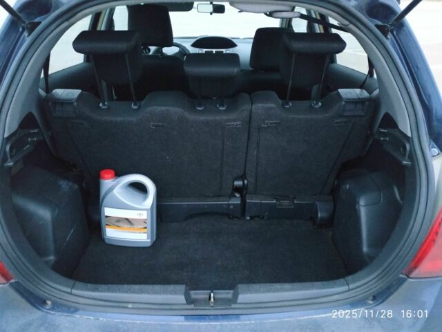 Синій Тойота Яріс, об'ємом двигуна 1 л та пробігом 195 тис. км за 4999 $, фото 17 на Automoto.ua