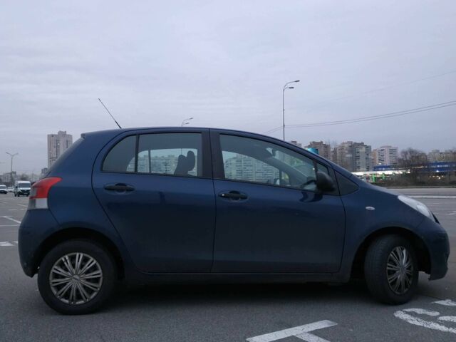 Синій Тойота Яріс, об'ємом двигуна 1 л та пробігом 195 тис. км за 4999 $, фото 5 на Automoto.ua