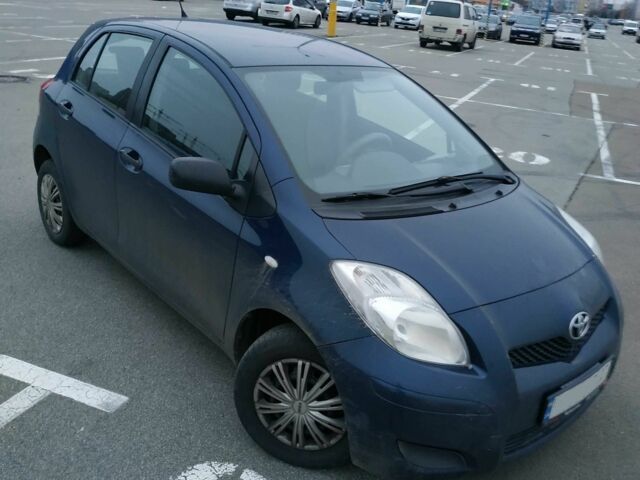 Синій Тойота Яріс, об'ємом двигуна 1 л та пробігом 195 тис. км за 4999 $, фото 3 на Automoto.ua