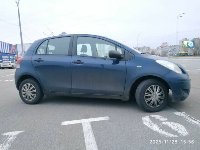 Синій Тойота Яріс, об'ємом двигуна 1 л та пробігом 195 тис. км за 4999 $, фото 4 на Automoto.ua