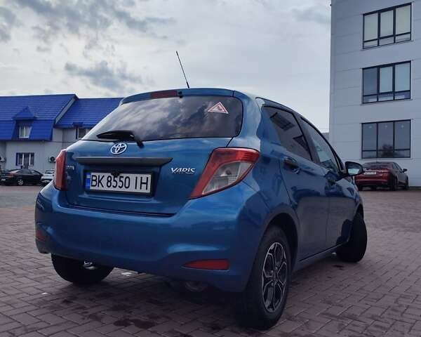 Синий Тойота Ярис, объемом двигателя 1 л и пробегом 144 тыс. км за 6800 $, фото 5 на Automoto.ua