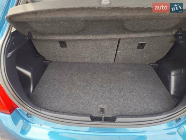 Синий Тойота Ярис, объемом двигателя 1 л и пробегом 144 тыс. км за 6800 $, фото 24 на Automoto.ua
