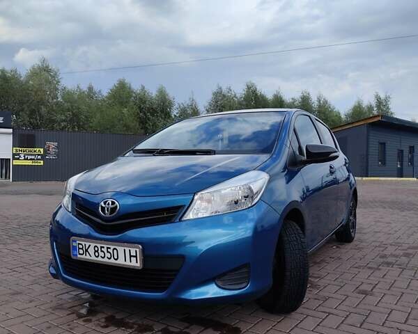Синий Тойота Ярис, объемом двигателя 1 л и пробегом 144 тыс. км за 6800 $, фото 3 на Automoto.ua