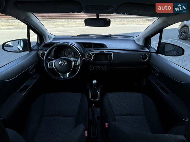 Тойота Яріс 2013 у Рівному на Automoto.ua Синій Тойота Яріс, об'ємом двигуна 1.4 л та пробігом 181 тис. км за 7500 $, фото 4 на Automoto.ua