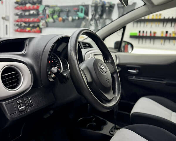 Синий Тойота Ярис, объемом двигателя 1.5 л и пробегом 212 тыс. км за 8000 $, фото 18 на Automoto.ua