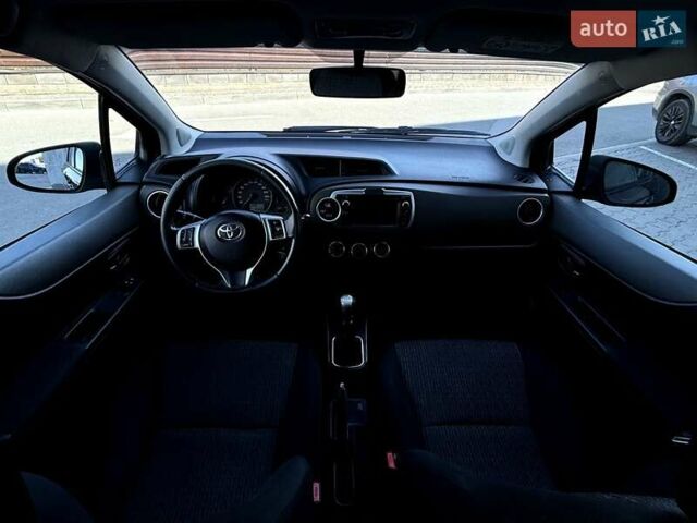 Синій Тойота Яріс, об'ємом двигуна 1.36 л та пробігом 184 тис. км за 7100 $, фото 2 на Automoto.ua