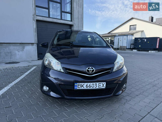 Тойота Яріс 2013 у Рівному на Automoto.ua Синій Тойота Яріс, об'ємом двигуна 1.4 л та пробігом 181 тис. км за 7500 $, фото 1 на Automoto.ua