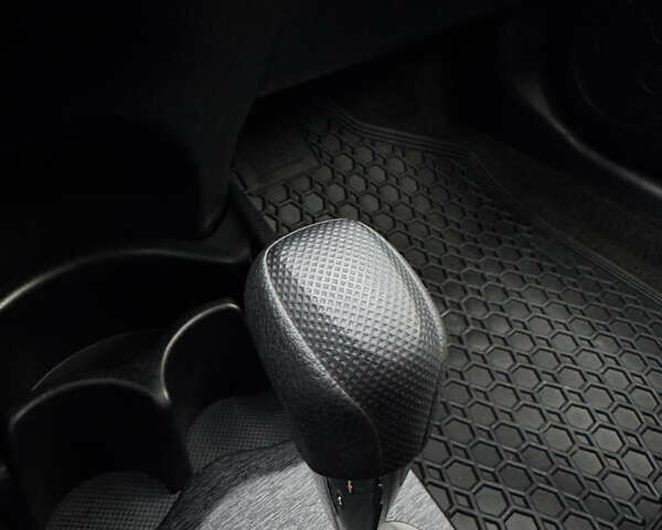 Синий Тойота Ярис, объемом двигателя 1.5 л и пробегом 212 тыс. км за 8000 $, фото 26 на Automoto.ua